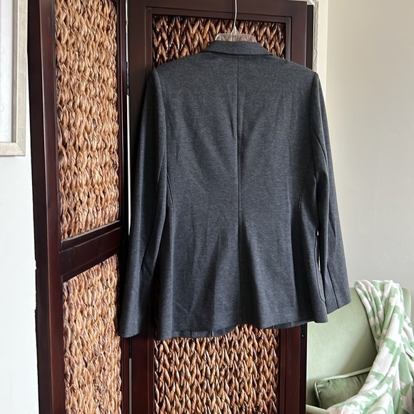 White House Black Market knit Women's Gray Blazer sz6 - Picture 3 of 3
